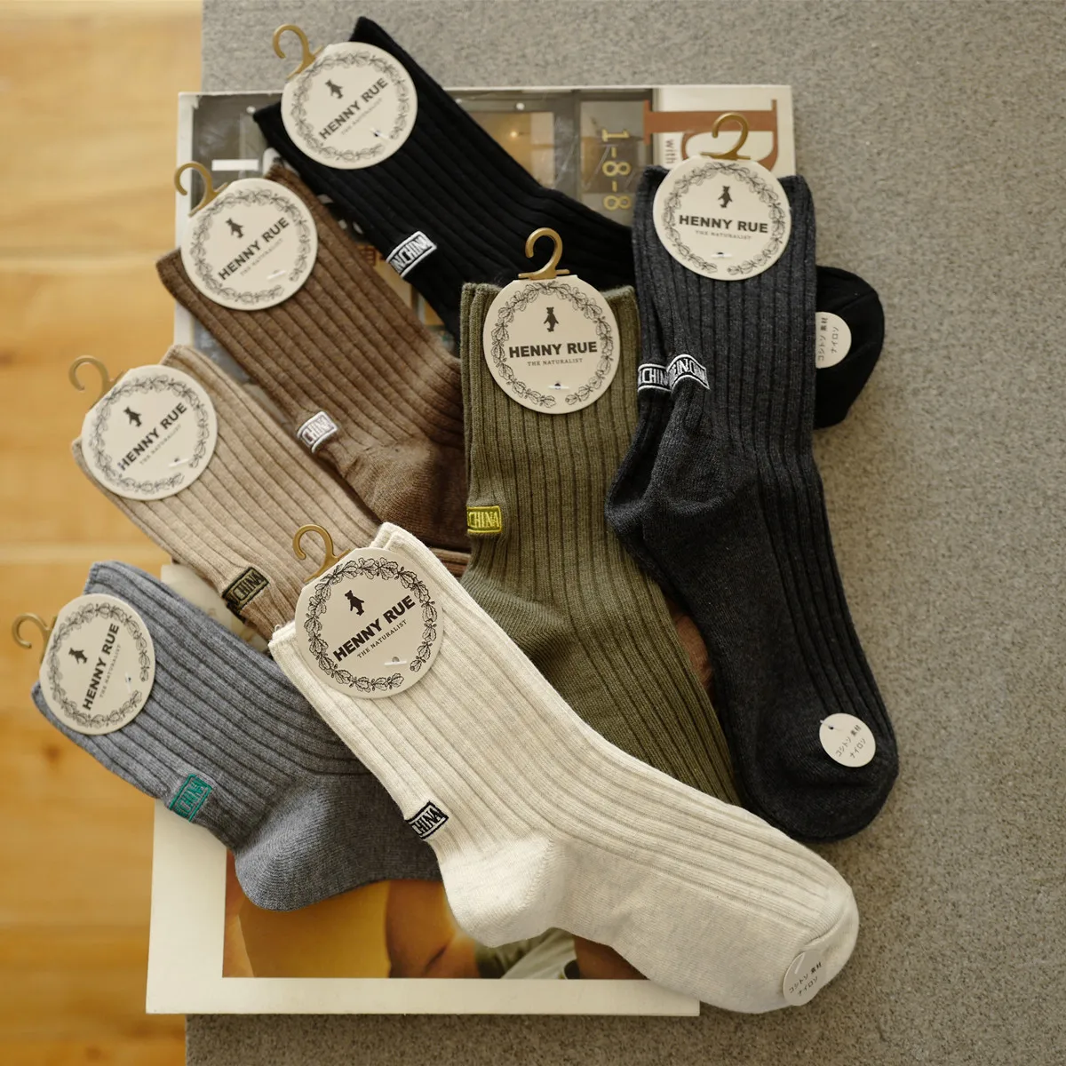 high quality fashion soft black white Heel embroidered cotton pile Men Women heap socks recommend
high quality fashion soft black white Heel embroidered cotton pile Men Women heap socks recommend