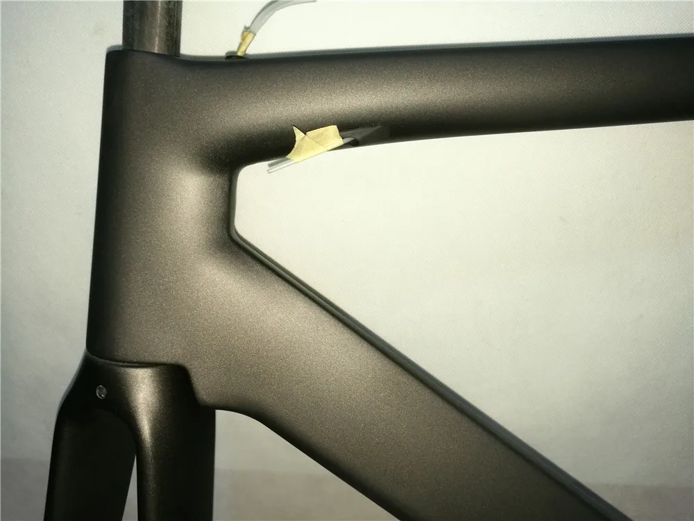 carbon frame of bicycle in Bicycie Frame Support Di2 electronic gear change Custom coating Multiple color options
carbon frame of bicycle in Bicycie Frame Support Di2 electronic gear change Custom coating Multiple color options