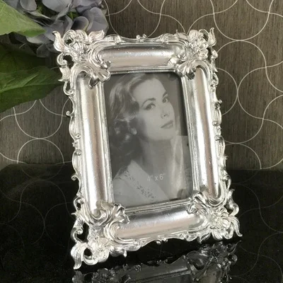 European style photo frame relief square Flanders retro gold pendulum frame 7inch
European style photo frame relief square Flanders retro gold pendulum frame 7inch