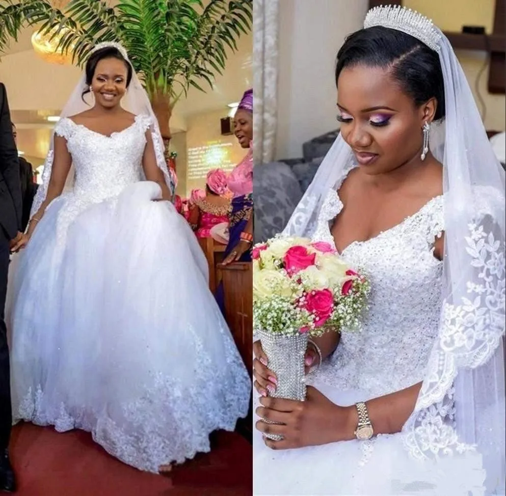 Vintage South African Ball Gown Wedding Dresses Appliqued Lace Up Back Chapel Train Bridal Gowns Custom Robe De
Vintage South African Ball Gown Wedding Dresses Appliqued Lace Up Back Chapel Train Bridal Gowns Custom Robe De