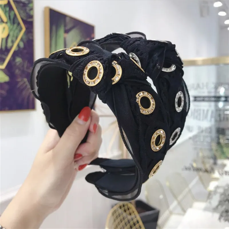 High-end boutique hair accessories women's hollow bud silk yarn knotted wide-brimmed headband headband girl's hair band headwear
High-end boutique hair accessories women's hollow bud silk yarn knotted wide-brimmed headband headband girl's hair band headwear
