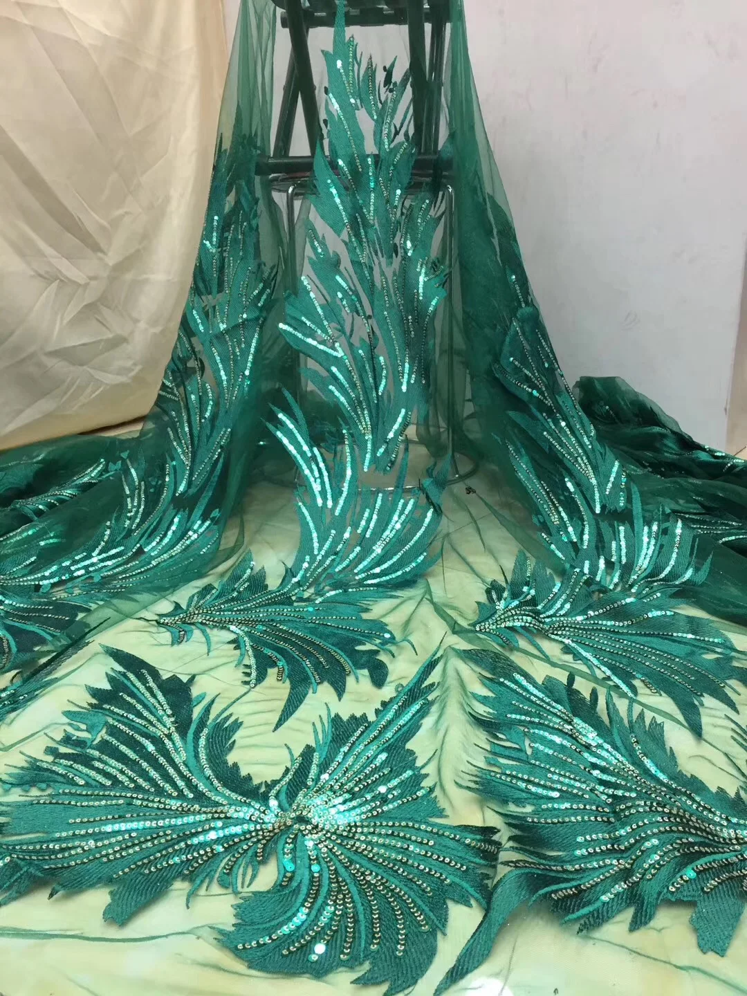 Beautifical french lace fabrics Latest design sequins net lace embroidery fabric 5yards nigerian lace fabric for dress ML1N818
Beautifical french lace fabrics Latest design sequins net lace embroidery fabric 5yards nigerian lace fabric for dress ML1N818