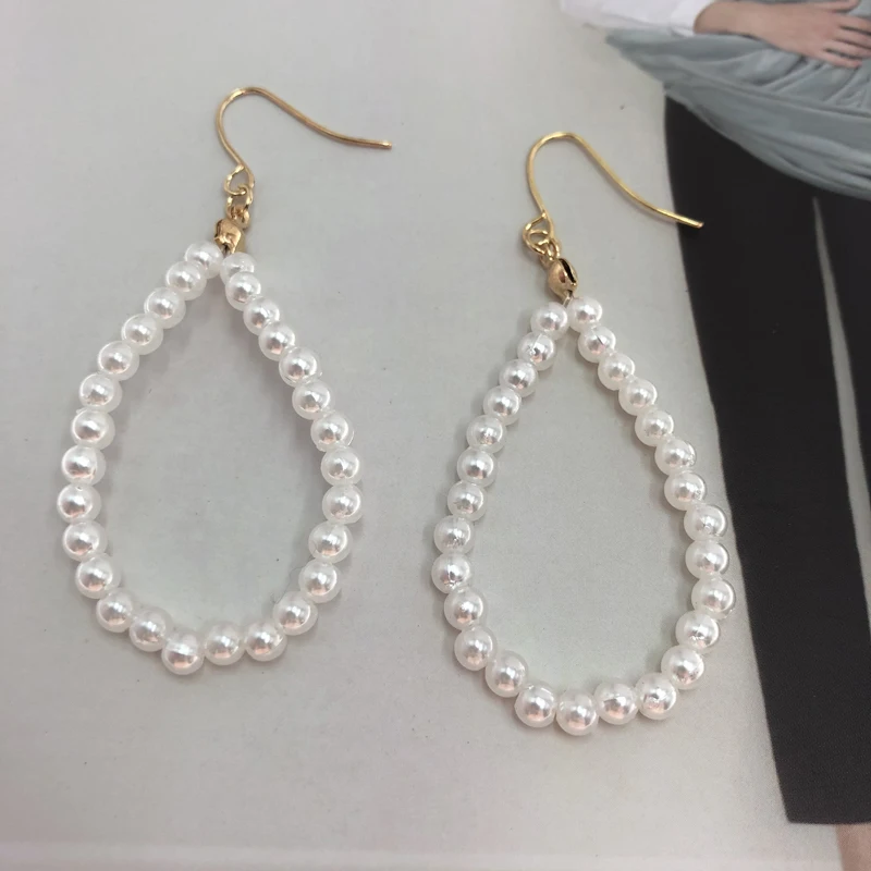 2019 New Popular Sweet Pearl Earring Gold Color Hook White Imitation Round Pearl Handmade Dangle Earrings for Women
2019 New Popular Sweet Pearl Earring Gold Color Hook White Imitation Round Pearl Handmade Dangle Earrings for Women