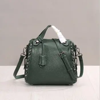 The first layer of leather 2019 new large-capacity willow nail bag leather fashion Hong Kong wind broadband slung qq035
The first layer of leather 2019 new large-capacity willow nail bag leather fashion Hong Kong wind broadband slung qq035