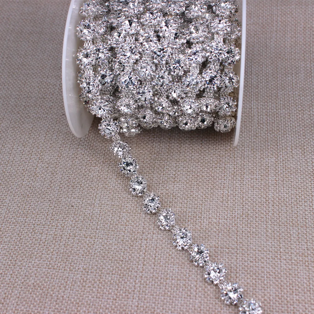 5yard/roll Silver trim handmade wedding applique rhinestone chain crystal patches DIY sewing bride dress belt sash accessory
5yard/roll Silver trim handmade wedding applique rhinestone chain crystal patches DIY sewing bride dress belt sash accessory