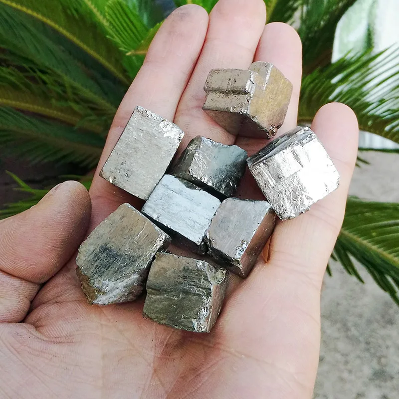 Aquarium Decor Golden Iron Pyrite Cubic Crystal Stone Energy Rock Mineral for Fish Tank Planting Decor Materials
Aquarium Decor Golden Iron Pyrite Cubic Crystal Stone Energy Rock Mineral for Fish Tank Planting Decor Materials