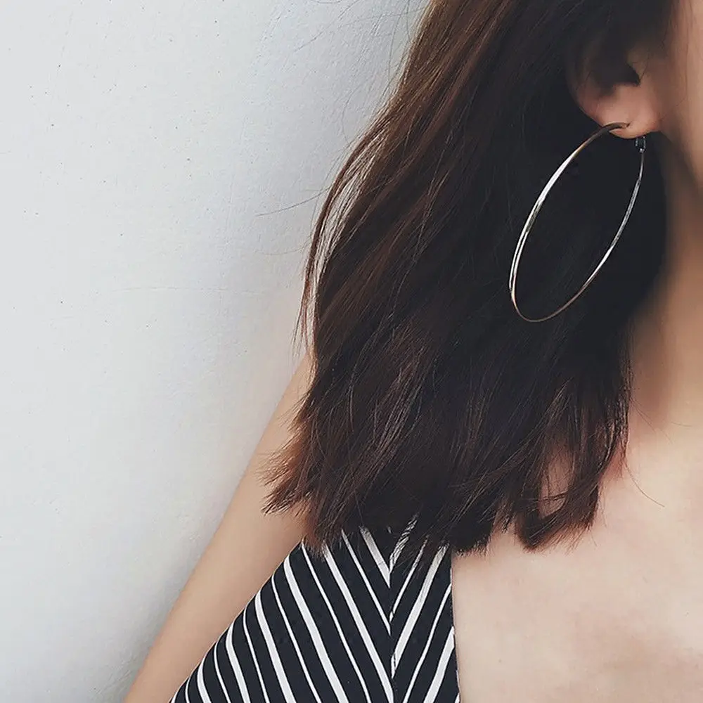 2 Sizes 2017 Women Gold Silver Color Metal Big Circle Smooth Large Big Round Hoop Earings For Women Sexy Fashion Jewelry
2 Sizes 2017 Women Gold Silver Color Metal Big Circle Smooth Large Big Round Hoop Earings For Women Sexy Fashion Jewelry