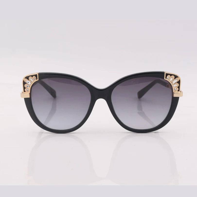 high quality cat eye frame gradient lens women sunglasses with crystal on lens. gafas de sol mujer
high quality cat eye frame gradient lens women sunglasses with crystal on lens. gafas de sol mujer