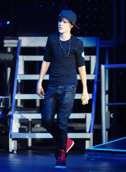 27-44 New 2017 Men's clothing Justin Bieber Madison garden square in concert the same jeans plus size stage singer costumes
27-44 New 2017 Men's clothing Justin Bieber Madison garden square in concert the same jeans plus size stage singer costumes