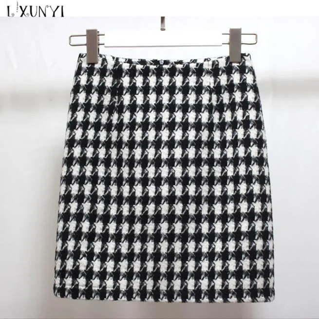 LXUNYI Vintage Black White Plaid Skirt Women Autumn Winter High Waist Short Pencil Skirts 2019 Plus Size Mini Woolen Skirt S-4XL
LXUNYI Vintage Black White Plaid Skirt Women Autumn Winter High Waist Short Pencil Skirts 2019 Plus Size Mini Woolen Skirt S-4XL