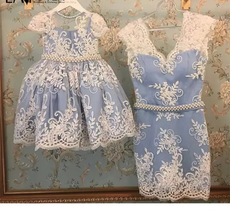 New Customized Mother Daughter Dress Lace Applique Knee Length V Neck Women Gown for Party US Size 2 4 6 8 10 12 14 16
New Customized Mother Daughter Dress Lace Applique Knee Length V Neck Women Gown for Party US Size 2 4 6 8 10 12 14 16