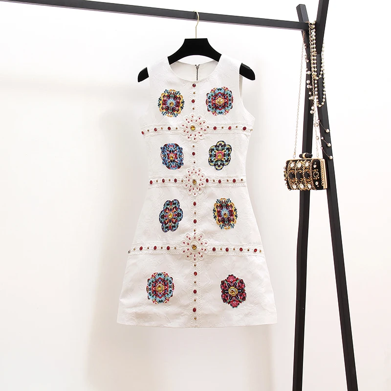 Newest Designer Runway Summer Elegant Floral Applique Sleeveless Dress Women Short Diamonds Crystal Beading Button Jacquar Dress
Newest Designer Runway Summer Elegant Floral Applique Sleeveless Dress Women Short Diamonds Crystal Beading Button Jacquar Dress