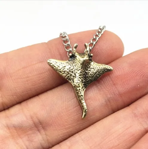 Handmade tiny devil rays necklace little cute Manta Ray Kraken Isaac fish pendant necklace
Handmade tiny devil rays necklace little cute Manta Ray Kraken Isaac fish pendant necklace