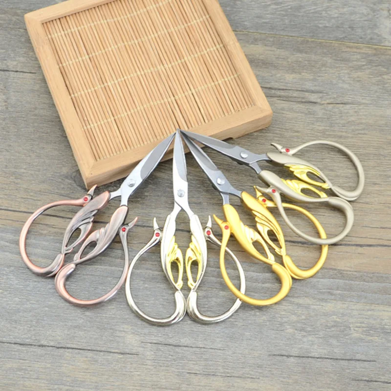 1PCS Vintage Steel Swan Shaped Tailor's Scissors Sewing and Crafts DIY High Quality European Modern Scissors for Needlework ,Q
1PCS Vintage Steel Swan Shaped Tailor's Scissors Sewing and Crafts DIY High Quality European Modern Scissors for Needlework ,Q