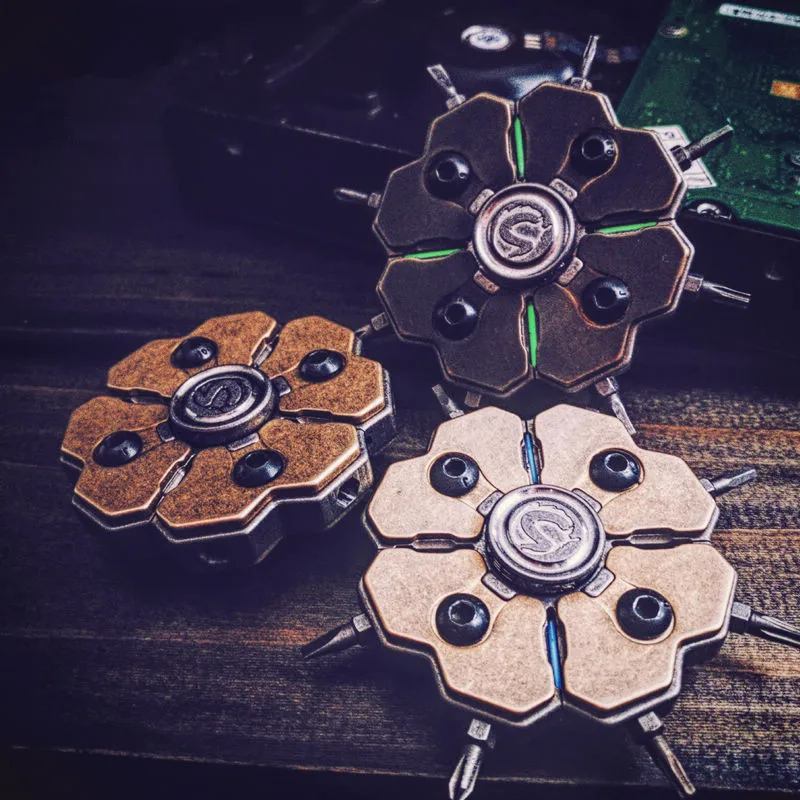 2018 NEW Titanium Alloy Lucky Four-Leaf Grass Hand Spinner Multi-function DIY Screwdriver Set EDC Spinner Fidget Torqbar Brass 
2018 NEW Titanium Alloy Lucky Four-Leaf Grass Hand Spinner Multi-function DIY Screwdriver Set EDC Spinner Fidget Torqbar Brass