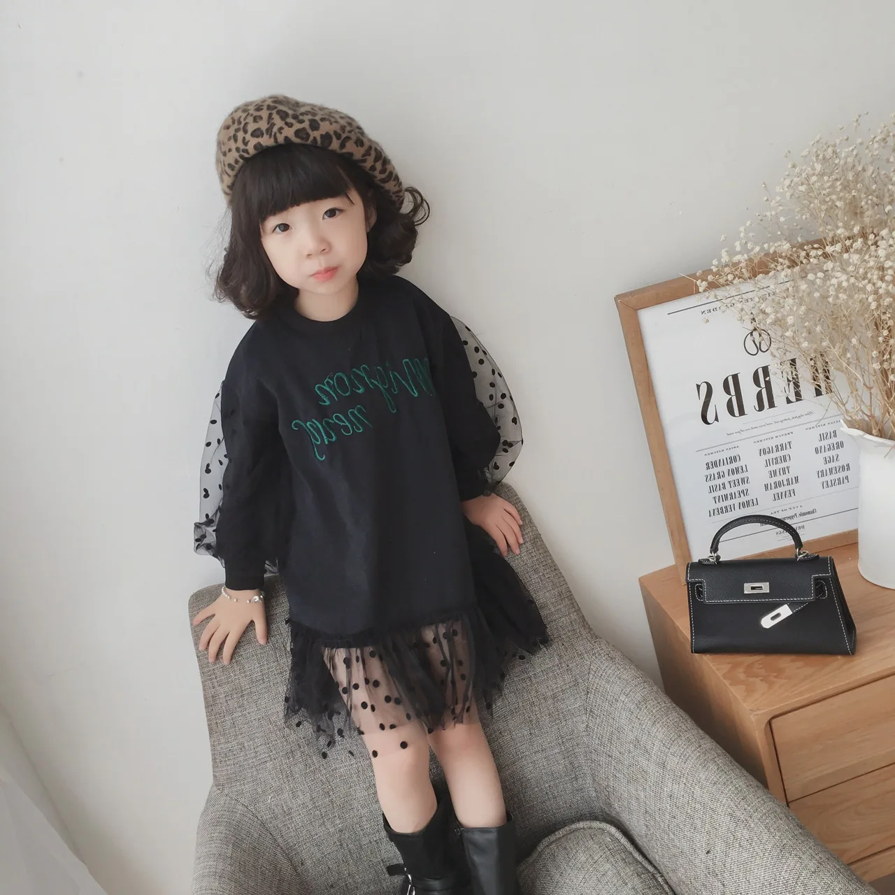 3-8 Years Old Childern Baby Cotton Dresses New Kids Lace Sleeved Dress Letters Ruffles Bottom Toddler Girls Fashion Dresses
3-8 Years Old Childern Baby Cotton Dresses New Kids Lace Sleeved Dress Letters Ruffles Bottom Toddler Girls Fashion Dresses