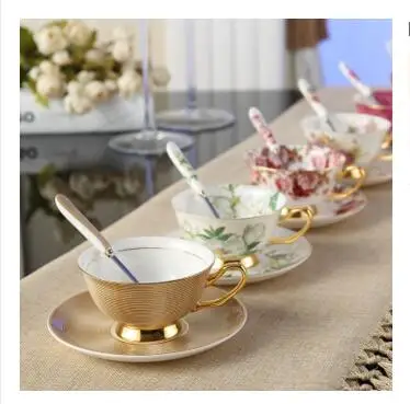 British Vintage Rose Bone China Tea Cup Saucer Spoon Set 200ml Advanced Porcelain Coffee Cup Europe Cafe Afternoon Teacup
British Vintage Rose Bone China Tea Cup Saucer Spoon Set 200ml Advanced Porcelain Coffee Cup Europe Cafe Afternoon Teacup