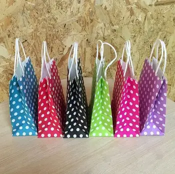 40PCS/lot Polka Dot kraft paper gift bag 21*15*8cm NEW Year children Festival Paper bag with handles Fashionable jewellery bags
40PCS/lot Polka Dot kraft paper gift bag 21*15*8cm NEW Year children Festival Paper bag with handles Fashionable jewellery bags