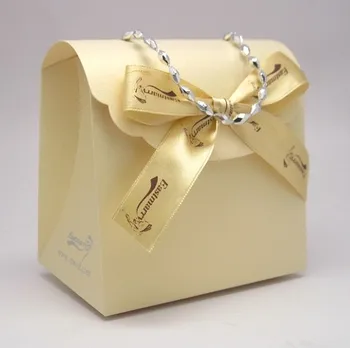 2018 New Big Capacity Paper Handbags With Ribbons Golden Wedding Candy Boxes 11*10*7.5cm Table Centerpieces Souvenirs For Guests
2018 New Big Capacity Paper Handbags With Ribbons Golden Wedding Candy Boxes 11*10*7.5cm Table Centerpieces Souvenirs For Guests