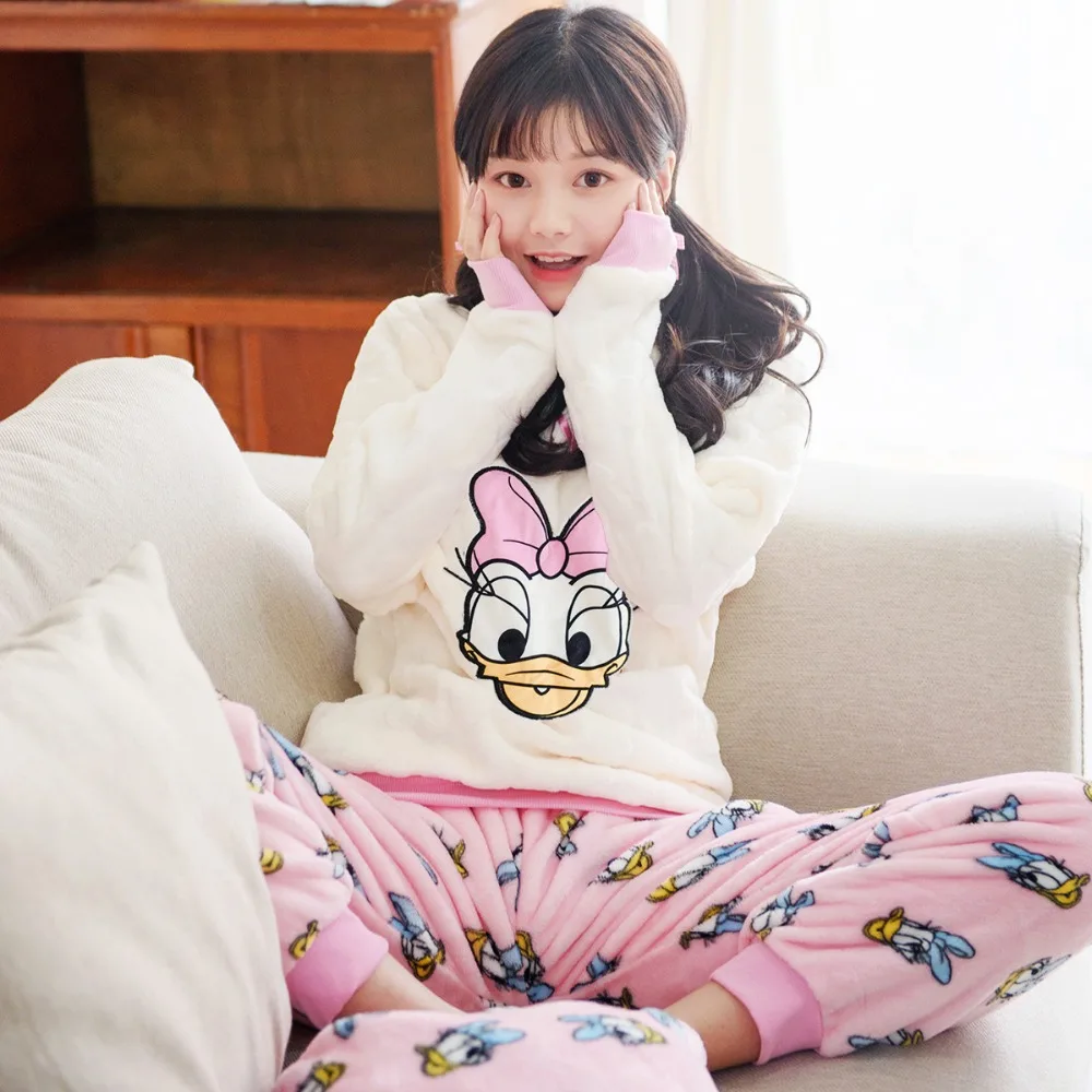JINUO sweet girl famous cartoon duck pattern winter and autumn home pajamas sets thick polar fleece femme sleepwear soft pyjamas
JINUO sweet girl famous cartoon duck pattern winter and autumn home pajamas sets thick polar fleece femme sleepwear soft pyjamas