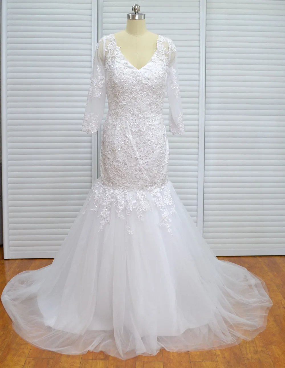 Ultimatedly V Neck 3/4 Sleeves Lace Appliques Wedding Dresses 2017 Tulle Puffy Mermaid Bridal Dresses
Ultimatedly V Neck 3/4 Sleeves Lace Appliques Wedding Dresses 2017 Tulle Puffy Mermaid Bridal Dresses