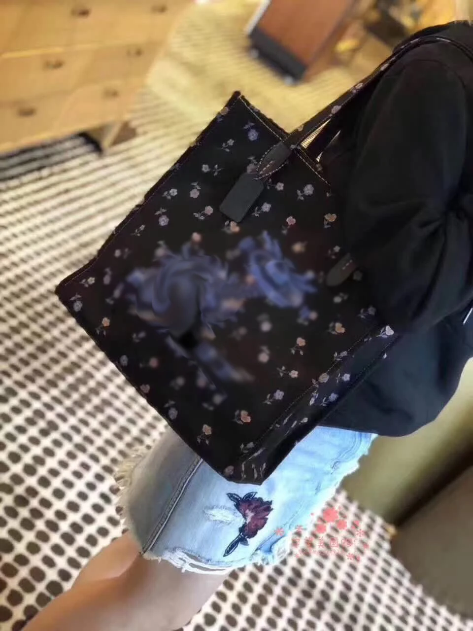 New canvas shopping bag casual models, size: 35*33*13cm
New canvas shopping bag casual models, size: 35*33*13cm