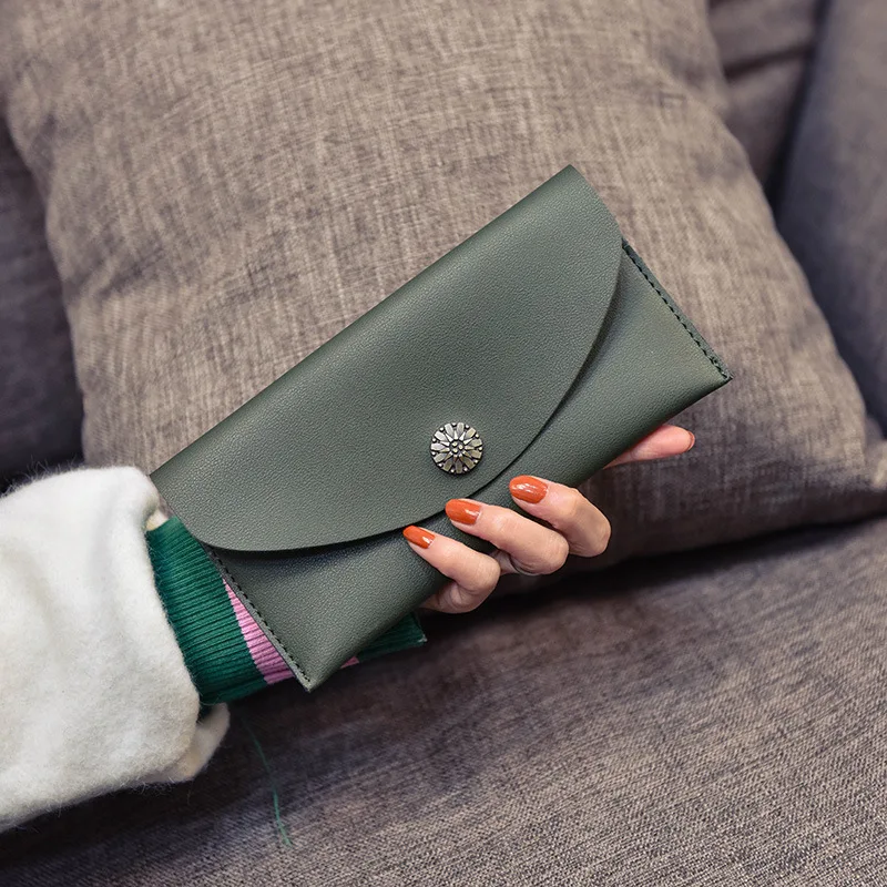 New Japan South Korea Simple Thin Section Solid Color Soft Face Buckle Ladies Long Wallet Retro Flower Fold
New Japan South Korea Simple Thin Section Solid Color Soft Face Buckle Ladies Long Wallet Retro Flower Fold