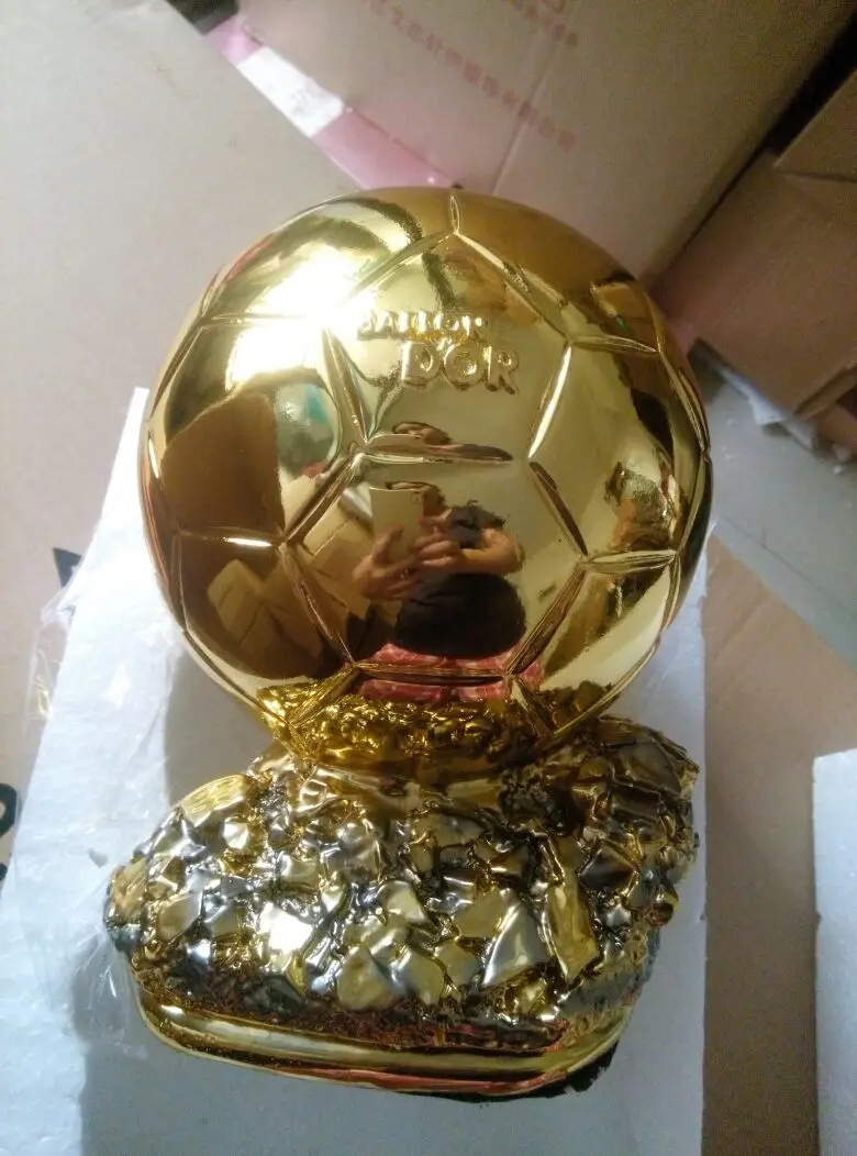 top quality15cm Ballon D'OR Trophy for Sale Resin Best Player Awards Golden Ball Soccer Trophy Mr Football trophy BALLON DOR MVP
top quality15cm Ballon D'OR Trophy for Sale Resin Best Player Awards Golden Ball Soccer Trophy Mr Football trophy BALLON DOR MVP