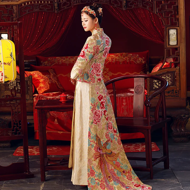 Chinese Traditional Dragon Phoenix Embroidery Wedding Gown Dress 2018 New Shining Bride Big Trailing Dress Cheongsam Qipao
Chinese Traditional Dragon Phoenix Embroidery Wedding Gown Dress 2018 New Shining Bride Big Trailing Dress Cheongsam Qipao