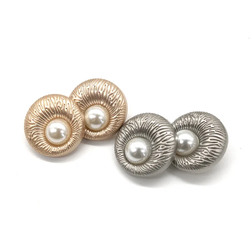 10 Pcs/lot High Grade Imitation Pearl Decorated Buttons Metal Buttons for Overcoat Jacket Decoration Diy Garment Sewing Material
10 Pcs/lot High Grade Imitation Pearl Decorated Buttons Metal Buttons for Overcoat Jacket Decoration Diy Garment Sewing Material
