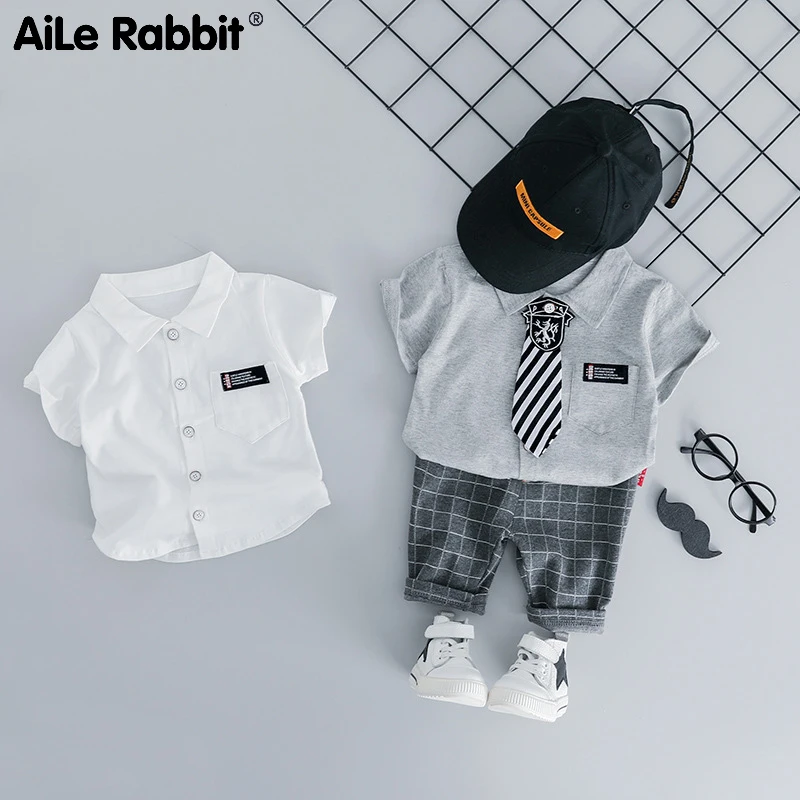 AiLe Rabbit 2019 Summer new children's suit Han version summer suit tie gentleman short sleeve pants two suits proxy 978
AiLe Rabbit 2019 Summer new children's suit Han version summer suit tie gentleman short sleeve pants two suits proxy 978