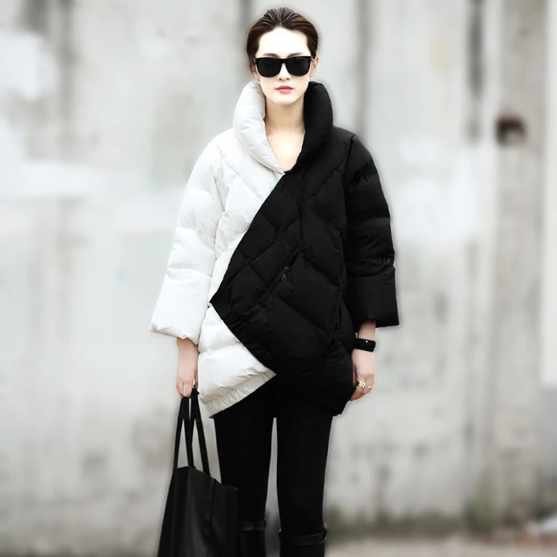 2014 Winter Coat Women New European Fashion Week Catwalk Long Section Black And White Mix Color Pregnant Thick Warm Down Jacket
2014 Winter Coat Women New European Fashion Week Catwalk Long Section Black And White Mix Color Pregnant Thick Warm Down Jacket