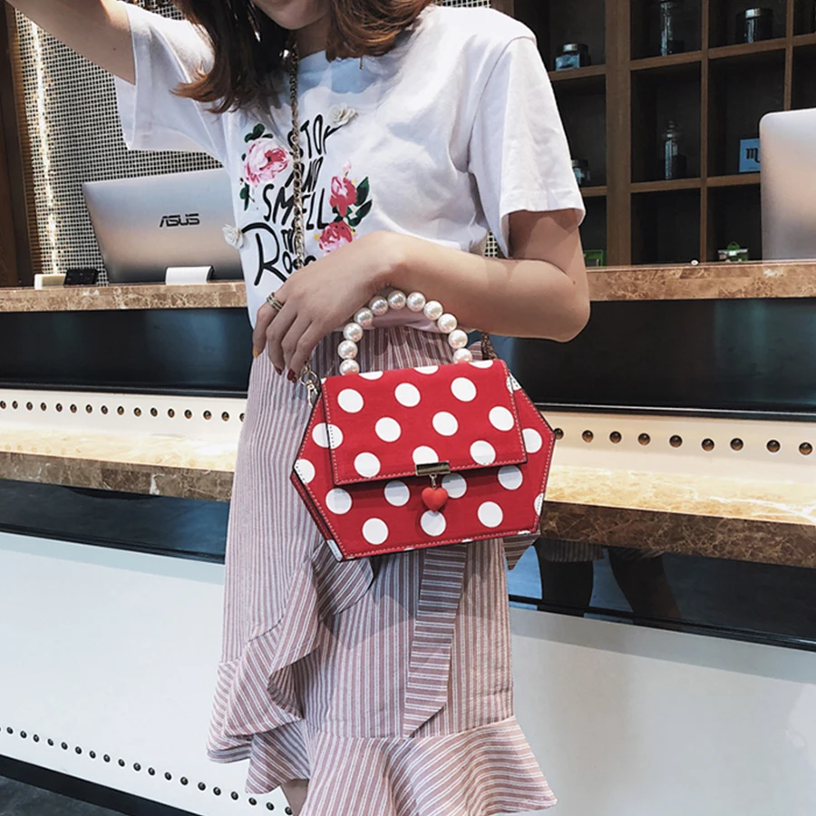 Luxury Pearl Wave Point Small Square Bag Party Women Handbag Retro Design Chain Shoulder Messenger Bag High Quality Travel bags
Luxury Pearl Wave Point Small Square Bag Party Women Handbag Retro Design Chain Shoulder Messenger Bag High Quality Travel bags
