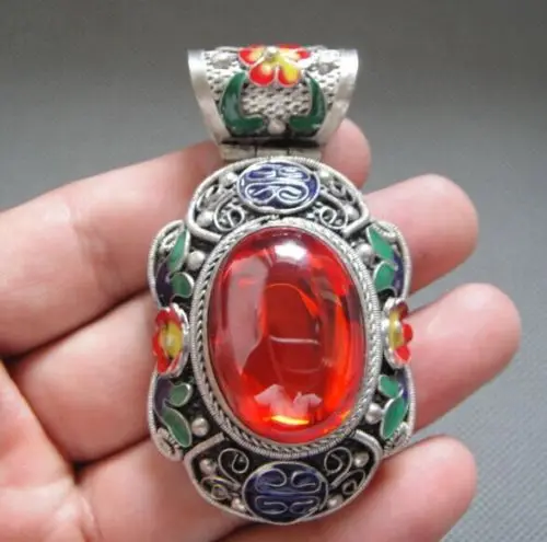 Exquisite Antique Chinese Tibetan Silver & Enamel Carved Flowers Inlaid with Artificial Red Zircon Pendant
Exquisite Antique Chinese Tibetan Silver & Enamel Carved Flowers Inlaid with Artificial Red Zircon Pendant