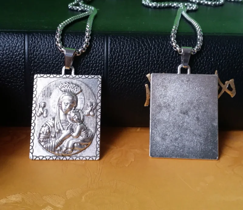 Virgin Mary Time Gemstone Necklace God Christian Ornament Retro Sweater 56*31*2MM Chain European Metal Material Home Decoration
Virgin Mary Time Gemstone Necklace God Christian Ornament Retro Sweater 56*31*2MM Chain European Metal Material Home Decoration