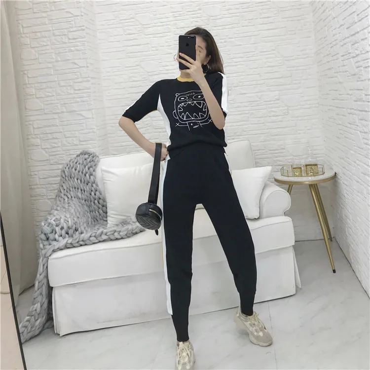 Knitted Suit Female Spring 2019 New Small Monster Embroidery Coloured Short Jacket Smart Sports Leisure Two-piece Suit
Knitted Suit Female Spring 2019 New Small Monster Embroidery Coloured Short Jacket Smart Sports Leisure Two-piece Suit