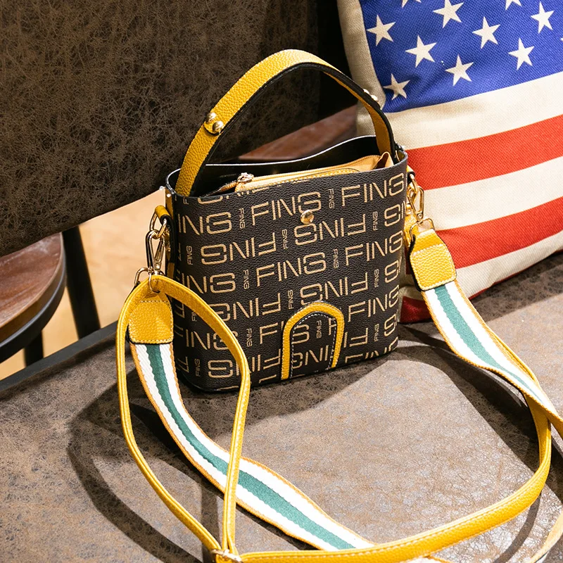 Women's summer new fashion handbags fashion Korean printing ladies shoulder bag slung handbag
Women's summer new fashion handbags fashion Korean printing ladies shoulder bag slung handbag