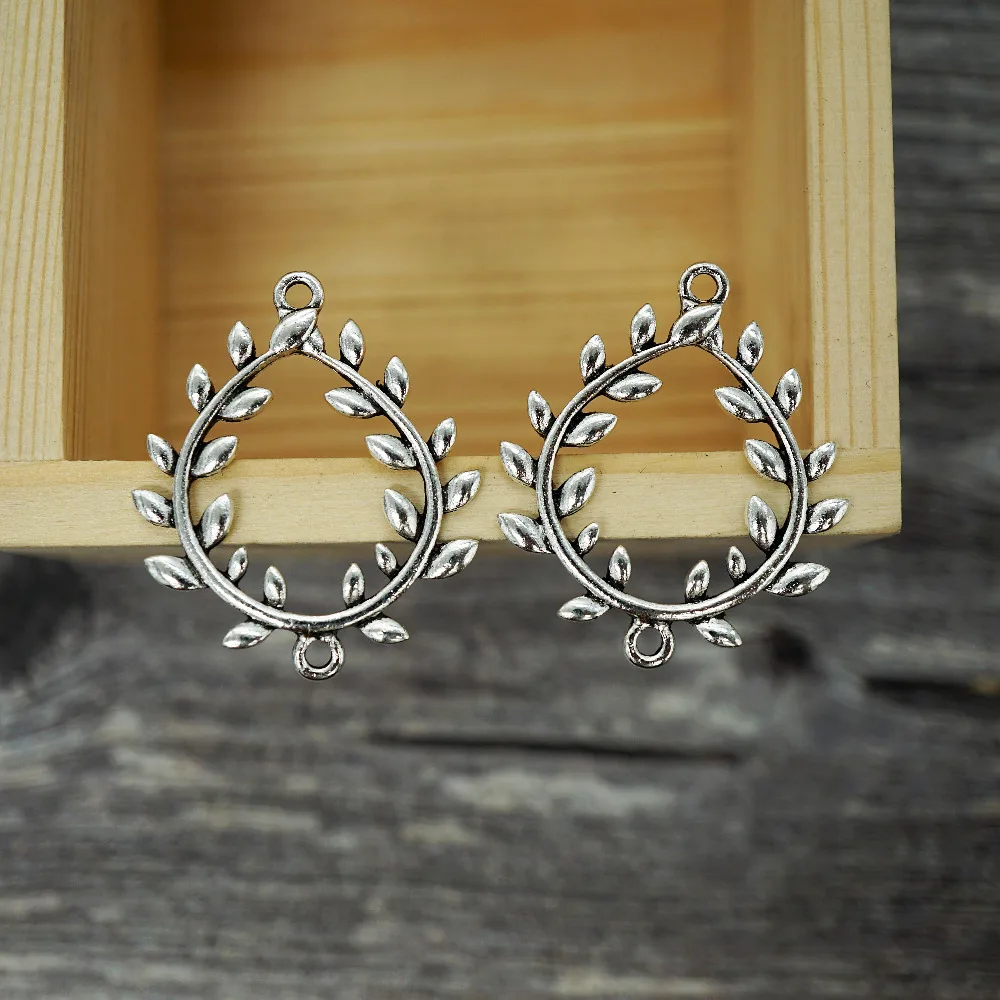 6PCS/lot33x28mmChristmas wreath charms for making necklace Jewelry for women 2019 bracelet , keychain Christmas craft supply
6PCS/lot33x28mmChristmas wreath charms for making necklace Jewelry for women 2019 bracelet , keychain Christmas craft supply