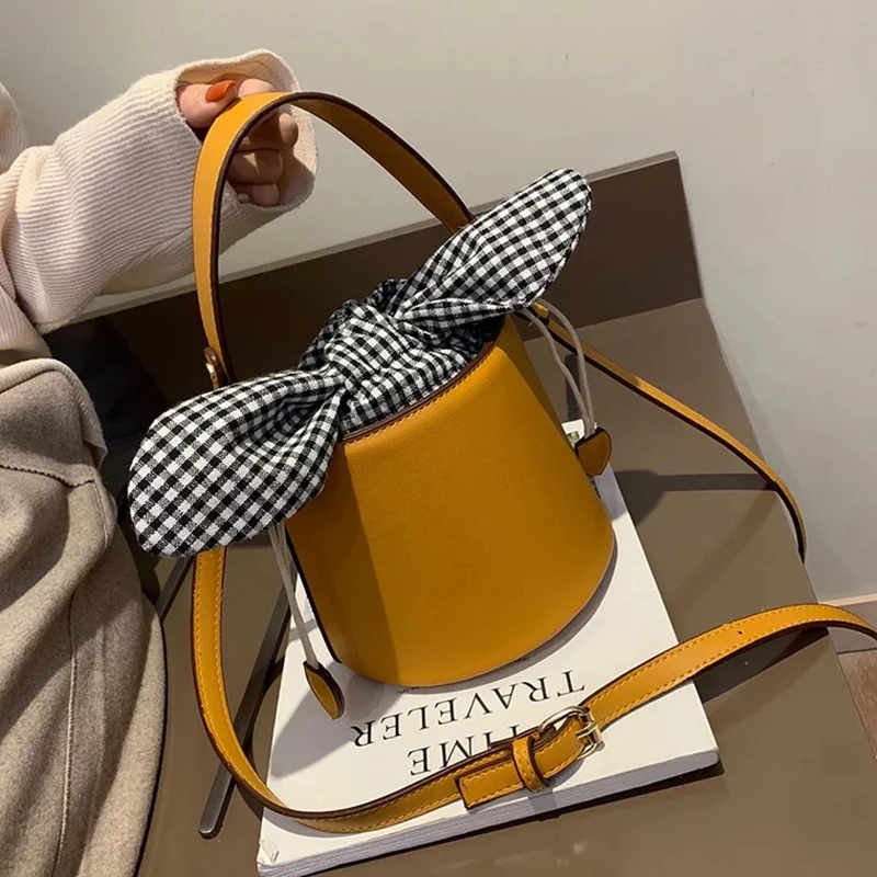 Niche design new fashion simple wild retro shoulder bag diagonal cross bucket bag
Niche design new fashion simple wild retro shoulder bag diagonal cross bucket bag