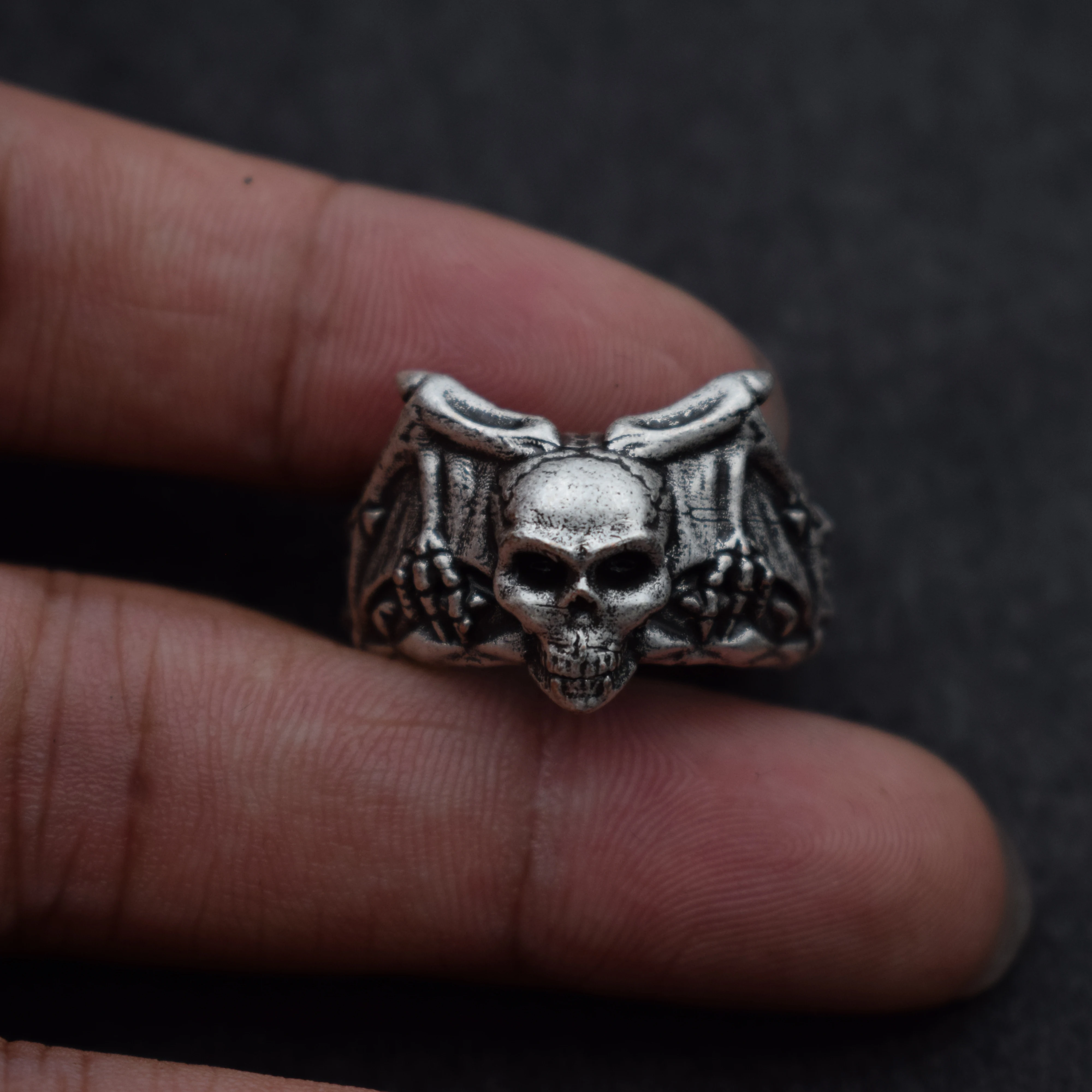 Intage Skull Bat Wings Bat Vampire Skull Ring Punk Goth Rock Biker Design Adjustable Ring
Intage Skull Bat Wings Bat Vampire Skull Ring Punk Goth Rock Biker Design Adjustable Ring