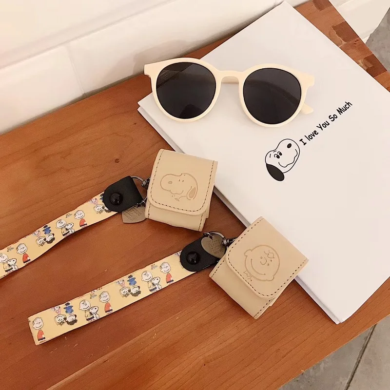Leather Cover Magnet Button Flip-Open Peanuts Cartoon SN00PY/Charlie Brown Patterned Airpods Case Include Anti-lost Lanyard
Leather Cover Magnet Button Flip-Open Peanuts Cartoon SN00PY/Charlie Brown Patterned Airpods Case Include Anti-lost Lanyard