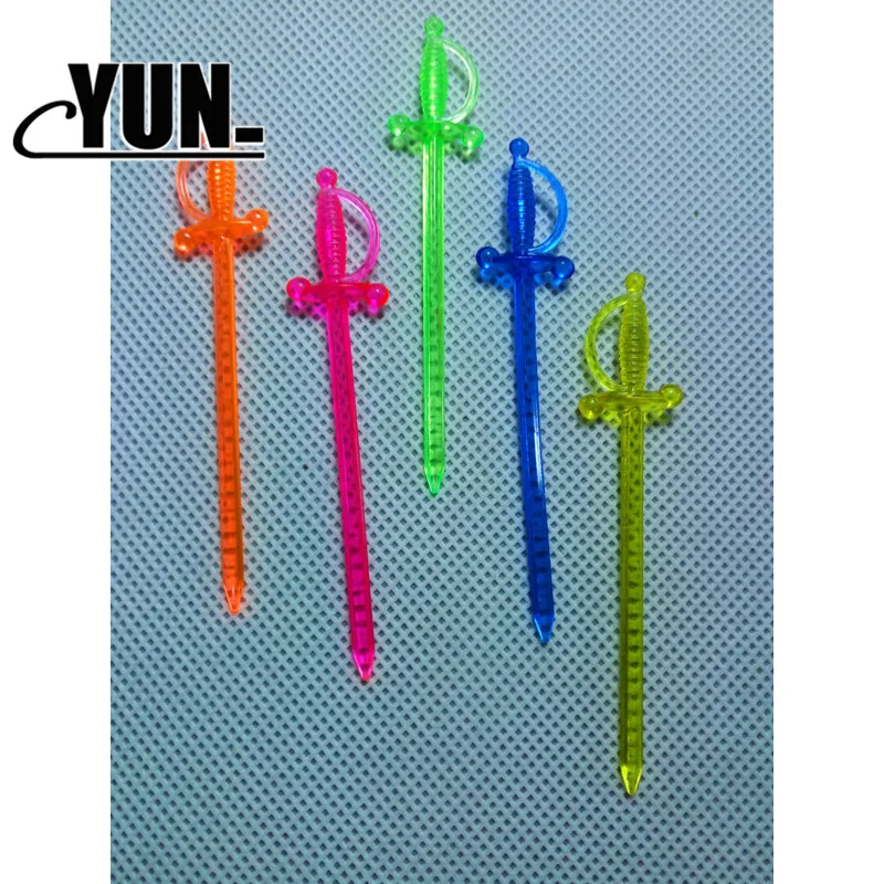 

50pcs Mix Color Plastic Knight Sabre Fruit Sticks Toothpicks Pirate Birthday Party for Kids Plastic Toys Hero boy Sword 8D