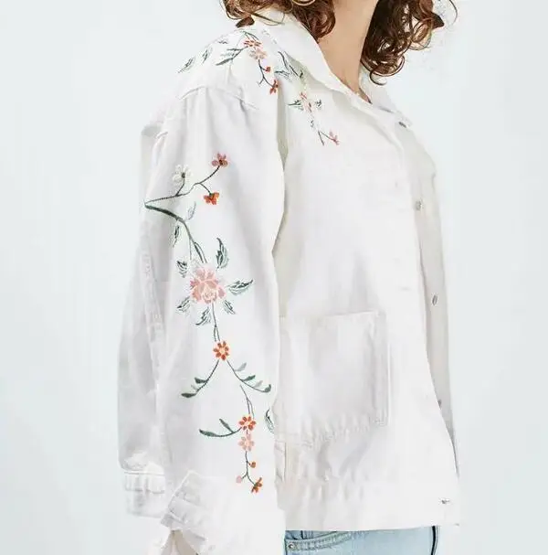 Image Woman Fashion New Autumn White Denim JACKET With Flowers Embroidery Turn Down COllar Front pockets Casual Coat