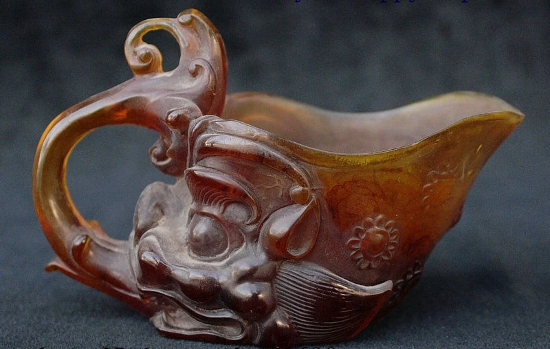 6" Chinese Amber Hand Carved Lion God Beast Head Horn Angle Cup Statue Sculpture
6" Chinese Amber Hand Carved Lion God Beast Head Horn Angle Cup Statue Sculpture
