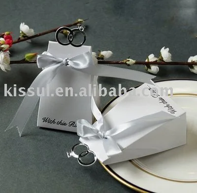 (100 pcs/lot) Party and Event diamond wedding gift box of "With this Ring" Elegant Favor Boxes in White and Blue For candy box
(100 pcs/lot) Party and Event diamond wedding gift box of "With this Ring" Elegant Favor Boxes in White and Blue For candy box