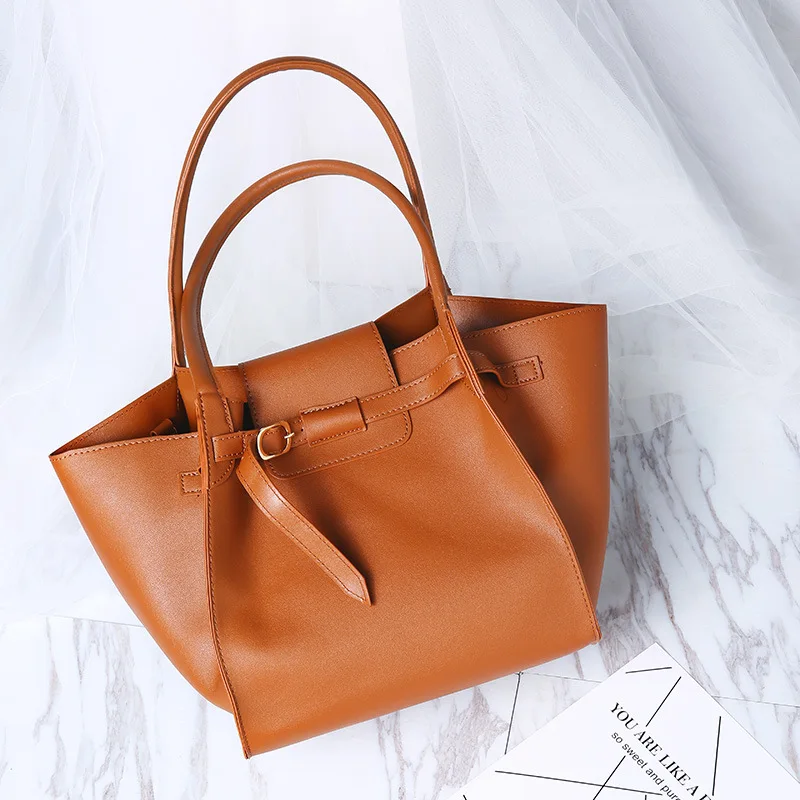2018 Female New Lock Buckle Handbag Fashion Portable Bat Bags Simple Single Shoulder Bag large capacity handbags
2018 Female New Lock Buckle Handbag Fashion Portable Bat Bags Simple Single Shoulder Bag large capacity handbags