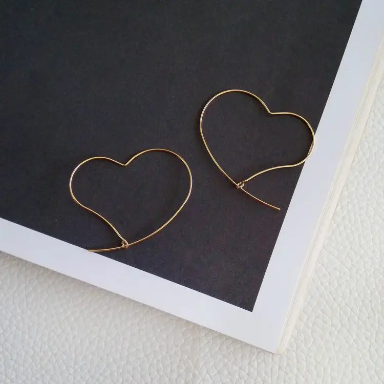Fashion Simple Heart Earrings for Women Trendy Gold Color Love Hoop Earrings Jewelry Accessory Girls Lady Gift
Fashion Simple Heart Earrings for Women Trendy Gold Color Love Hoop Earrings Jewelry Accessory Girls Lady Gift