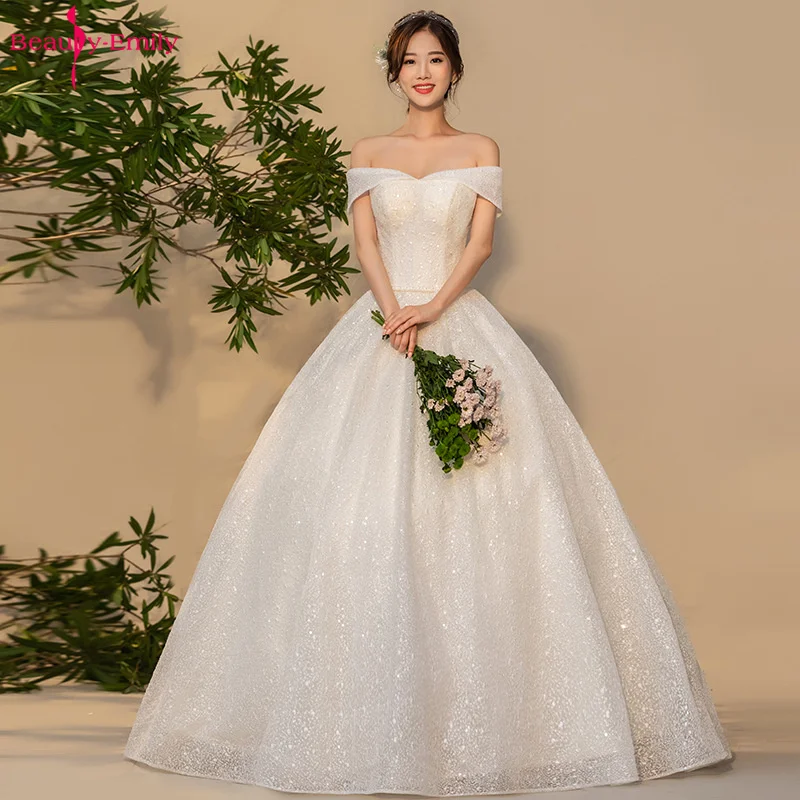 Beauty Emily Wedding Dresses 2019 Long Off The Shoulder Bride Short Sleeve Lace Tulle Ball Gowns Simple Plus Size Bridal Dresses
Beauty Emily Wedding Dresses 2019 Long Off The Shoulder Bride Short Sleeve Lace Tulle Ball Gowns Simple Plus Size Bridal Dresses