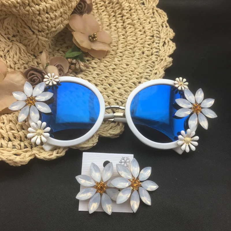 Hot Sale Fashion Women Crystal Rhinestone Big flower white Sunglasses Classic Round Metal flower Sunglasses Girdle Decoration
Hot Sale Fashion Women Crystal Rhinestone Big flower white Sunglasses Classic Round Metal flower Sunglasses Girdle Decoration
