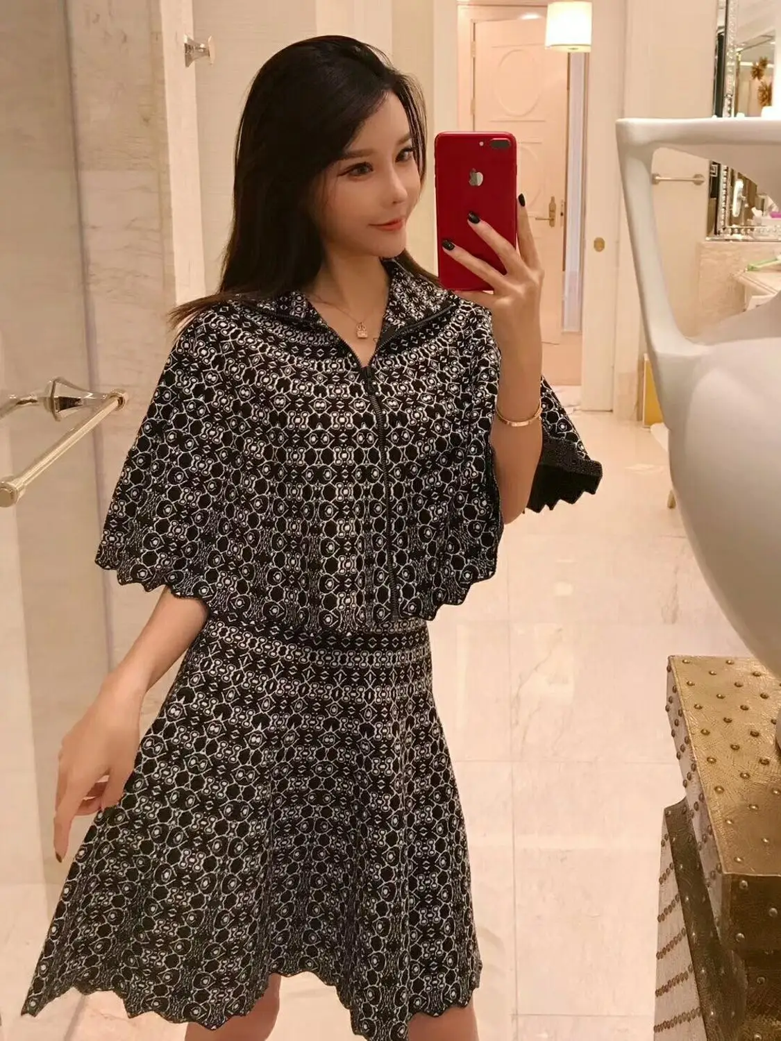 2019 New Women white black two Piece jacquard O-Neck sleeveless Bandage Dress Vestido Luxury Celebrity Evening Party Dresses
2019 New Women white black two Piece jacquard O-Neck sleeveless Bandage Dress Vestido Luxury Celebrity Evening Party Dresses